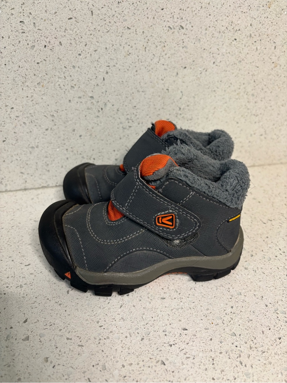 Kids size 9 keen brand shoes, #E1329